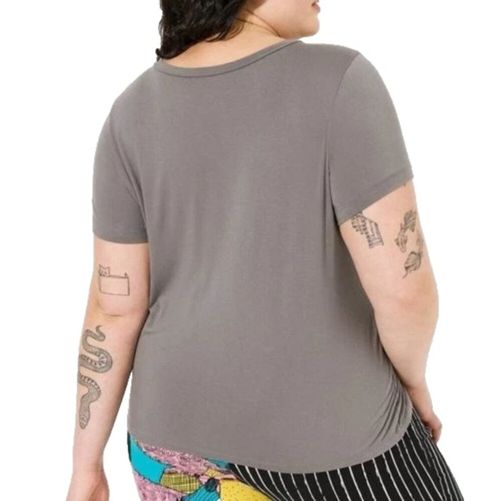 ❤️NWT TORRID TEE - NIGHTMARE BEFORE CHRISTMAS JACK & SALLY SUPER SOFT - Picture 3 of 13